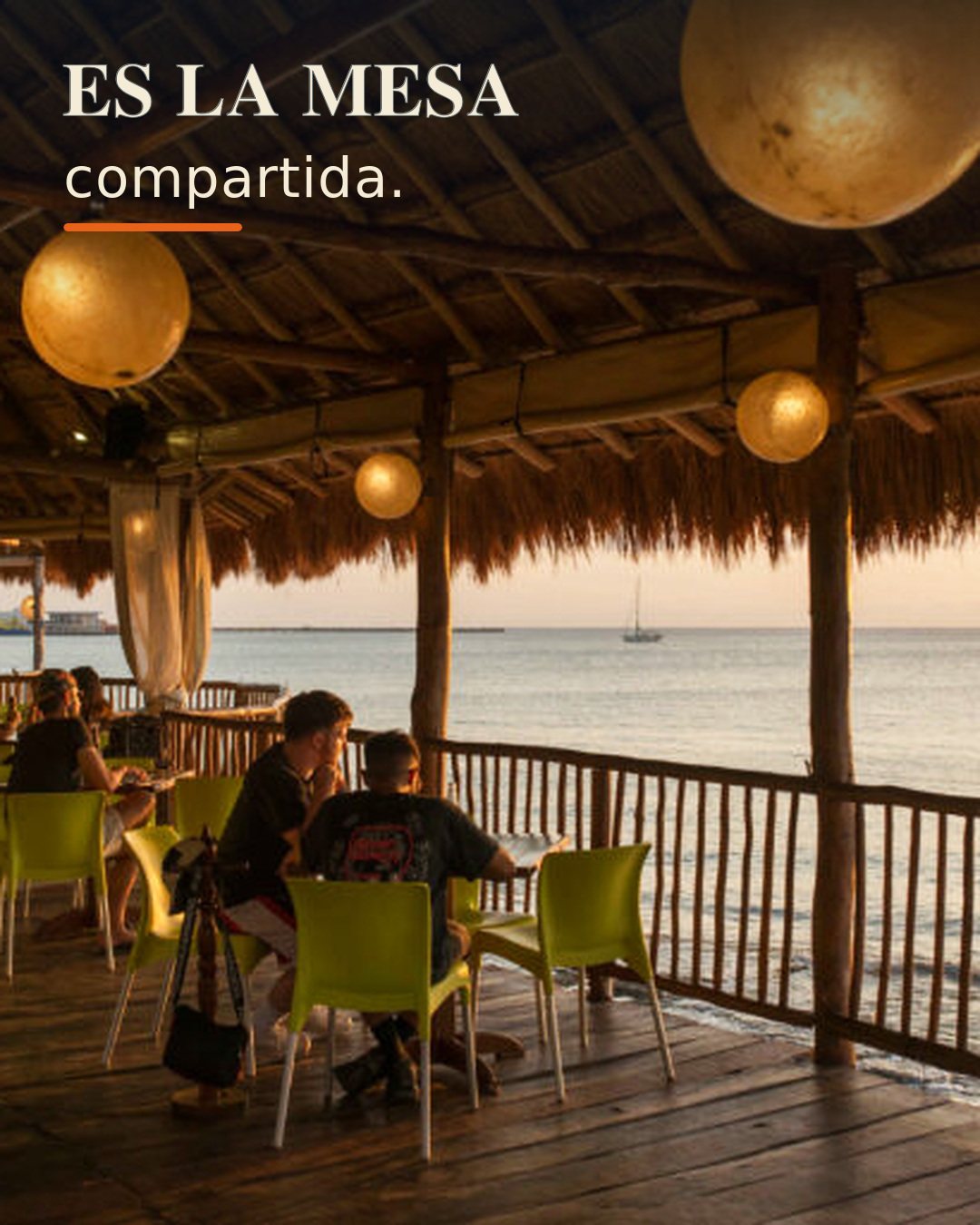 Comedor de La Monina con vista al mar